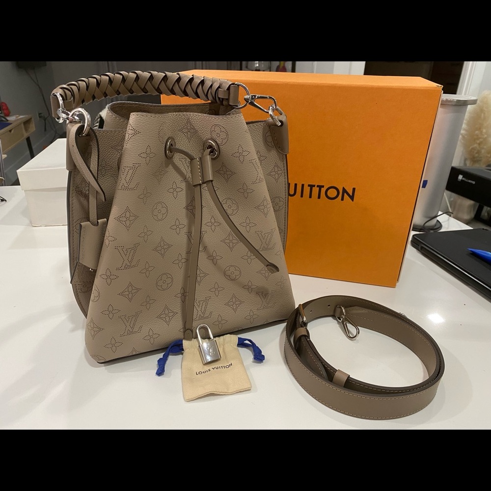 NWT Louis Vuitton Muria bucket bag Galet gray